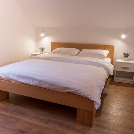 Petlov Salas Rooms Novi Sad Bagian luar foto