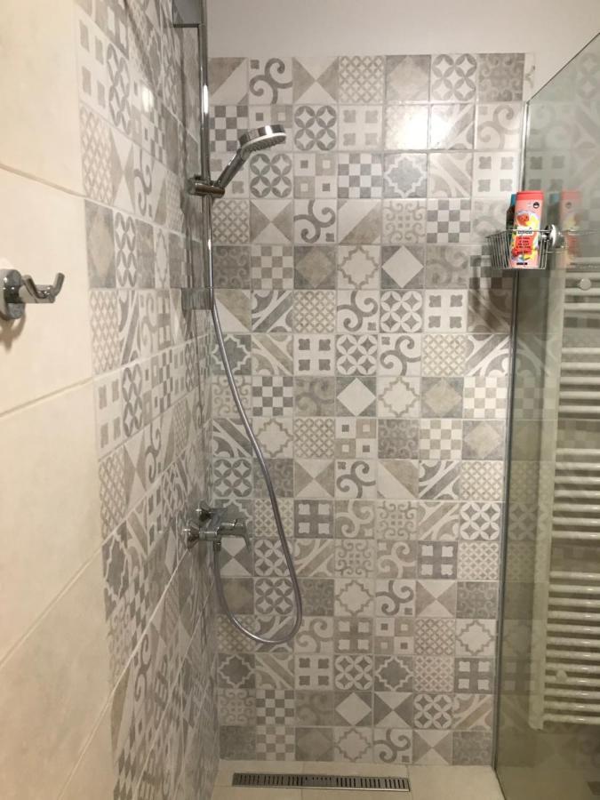 Petlov Salas Rooms Novi Sad Bagian luar foto