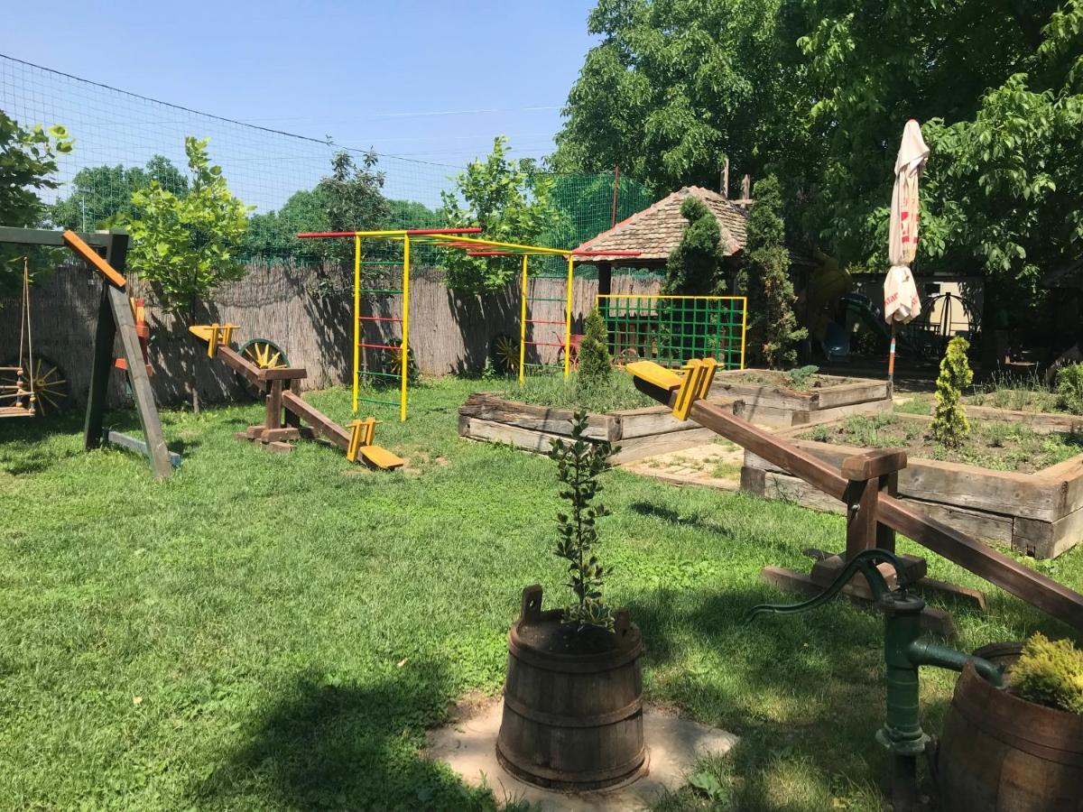 Petlov Salas Rooms Novi Sad Bagian luar foto