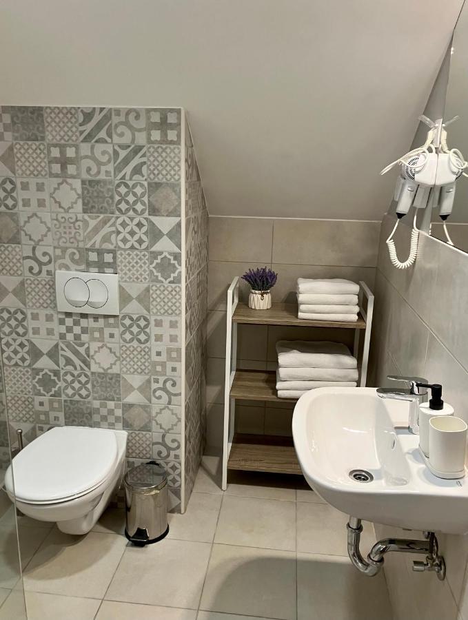 Petlov Salas Rooms Novi Sad Bagian luar foto