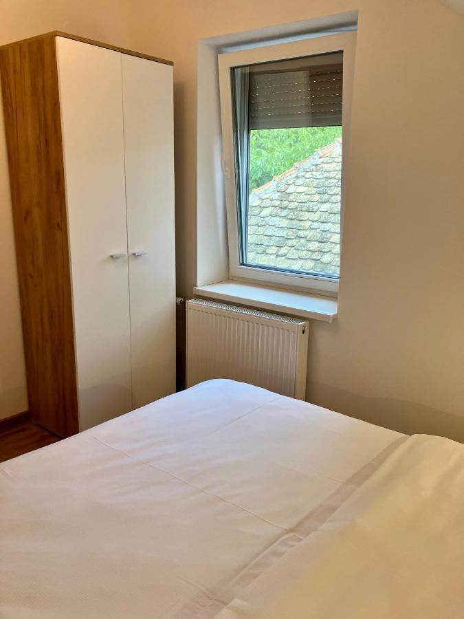 Petlov Salas Rooms Novi Sad Bagian luar foto