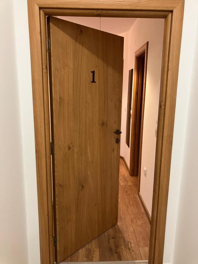 Petlov Salas Rooms Novi Sad Bagian luar foto