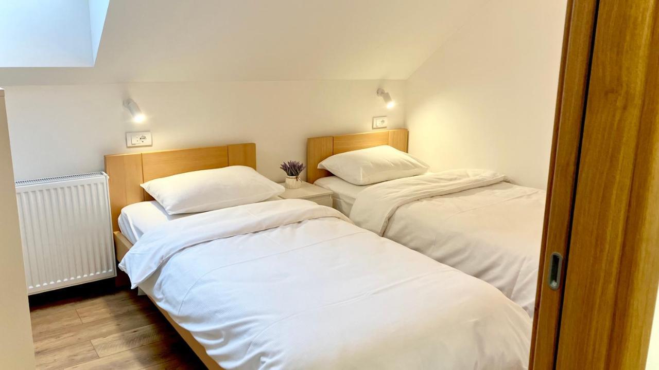 Petlov Salas Rooms Novi Sad Bagian luar foto