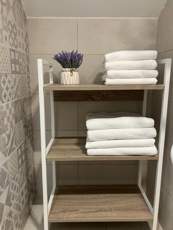 Petlov Salas Rooms Novi Sad Bagian luar foto