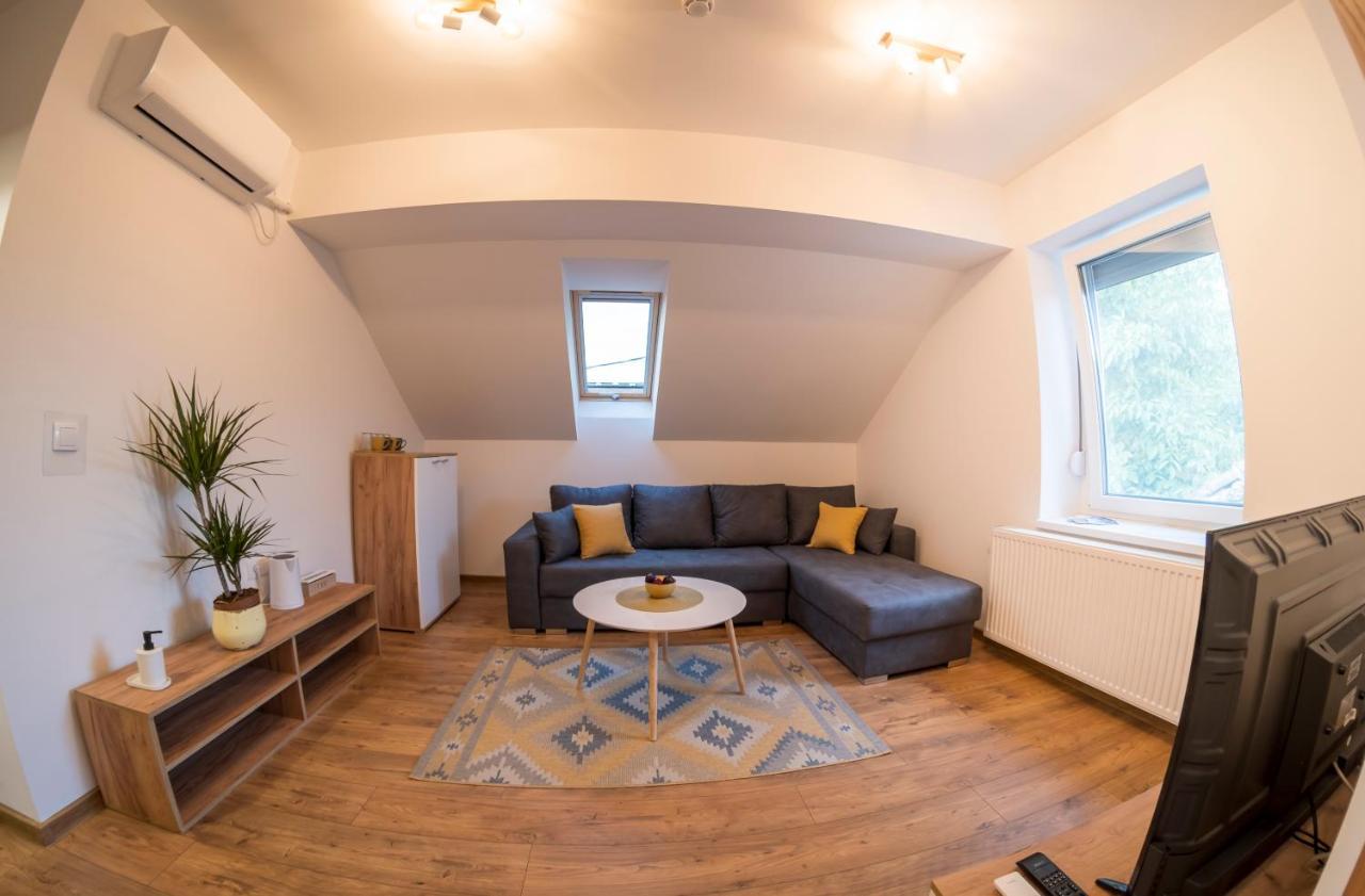 Petlov Salas Rooms Novi Sad Bagian luar foto
