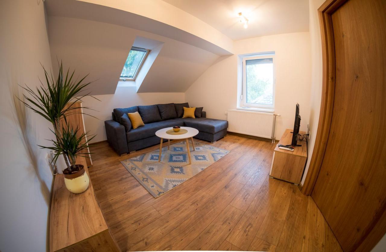 Petlov Salas Rooms Novi Sad Bagian luar foto