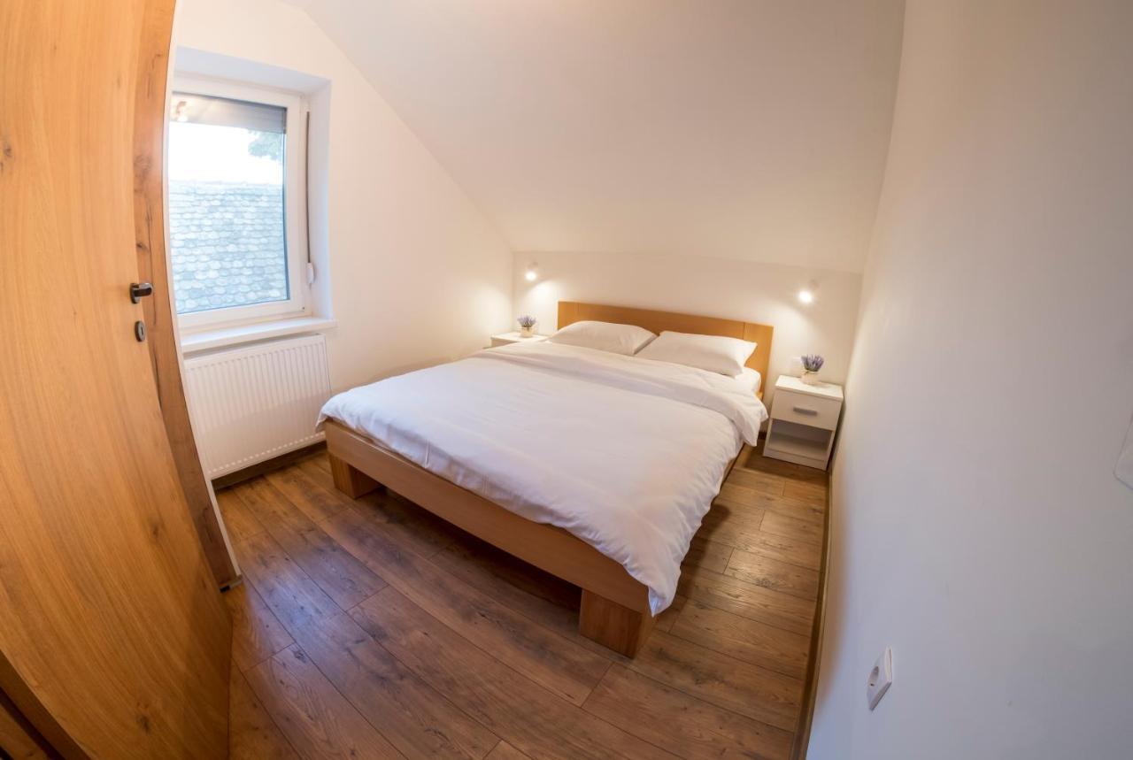 Petlov Salas Rooms Novi Sad Bagian luar foto