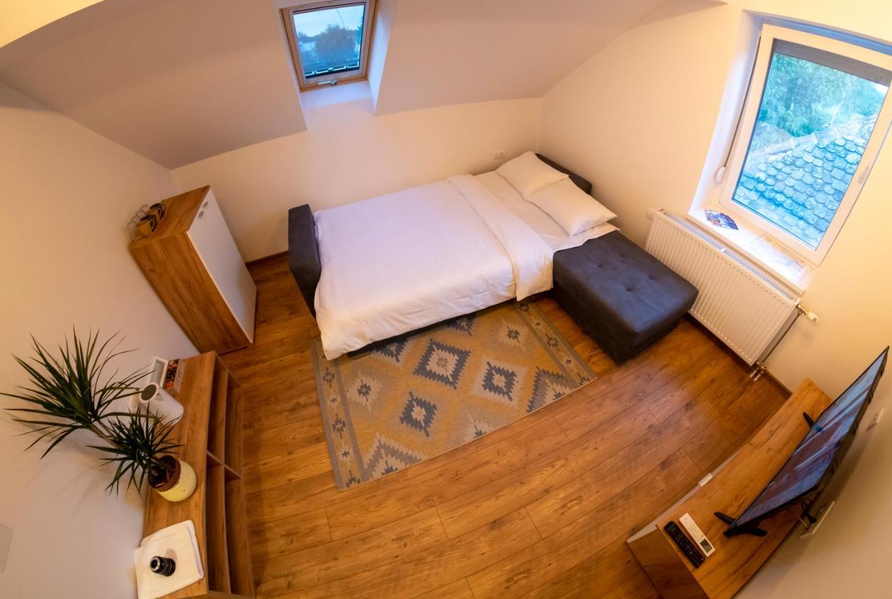 Petlov Salas Rooms Novi Sad Bagian luar foto