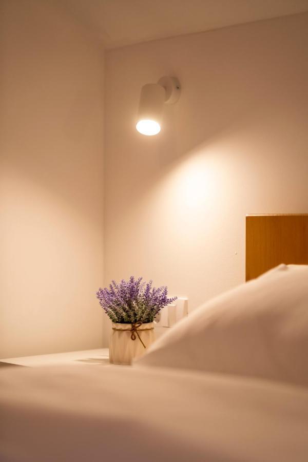 Petlov Salas Rooms Novi Sad Bagian luar foto