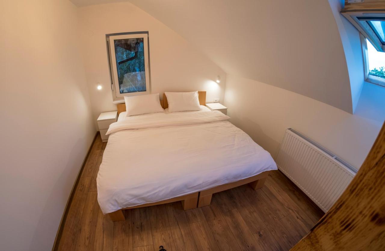 Petlov Salas Rooms Novi Sad Bagian luar foto
