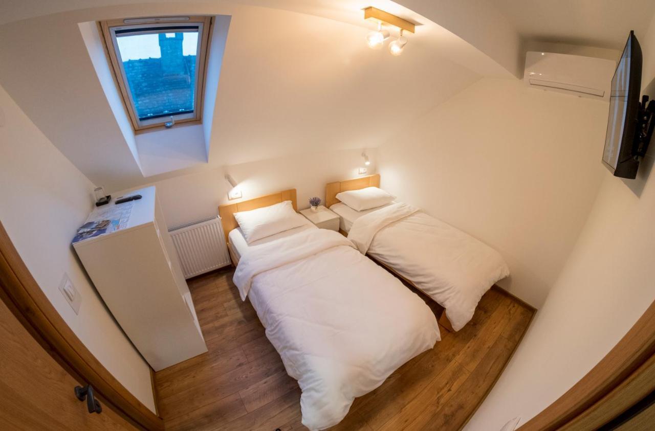Petlov Salas Rooms Novi Sad Bagian luar foto