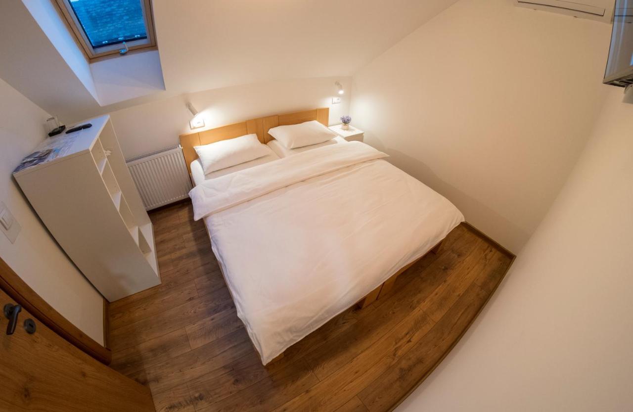 Petlov Salas Rooms Novi Sad Bagian luar foto