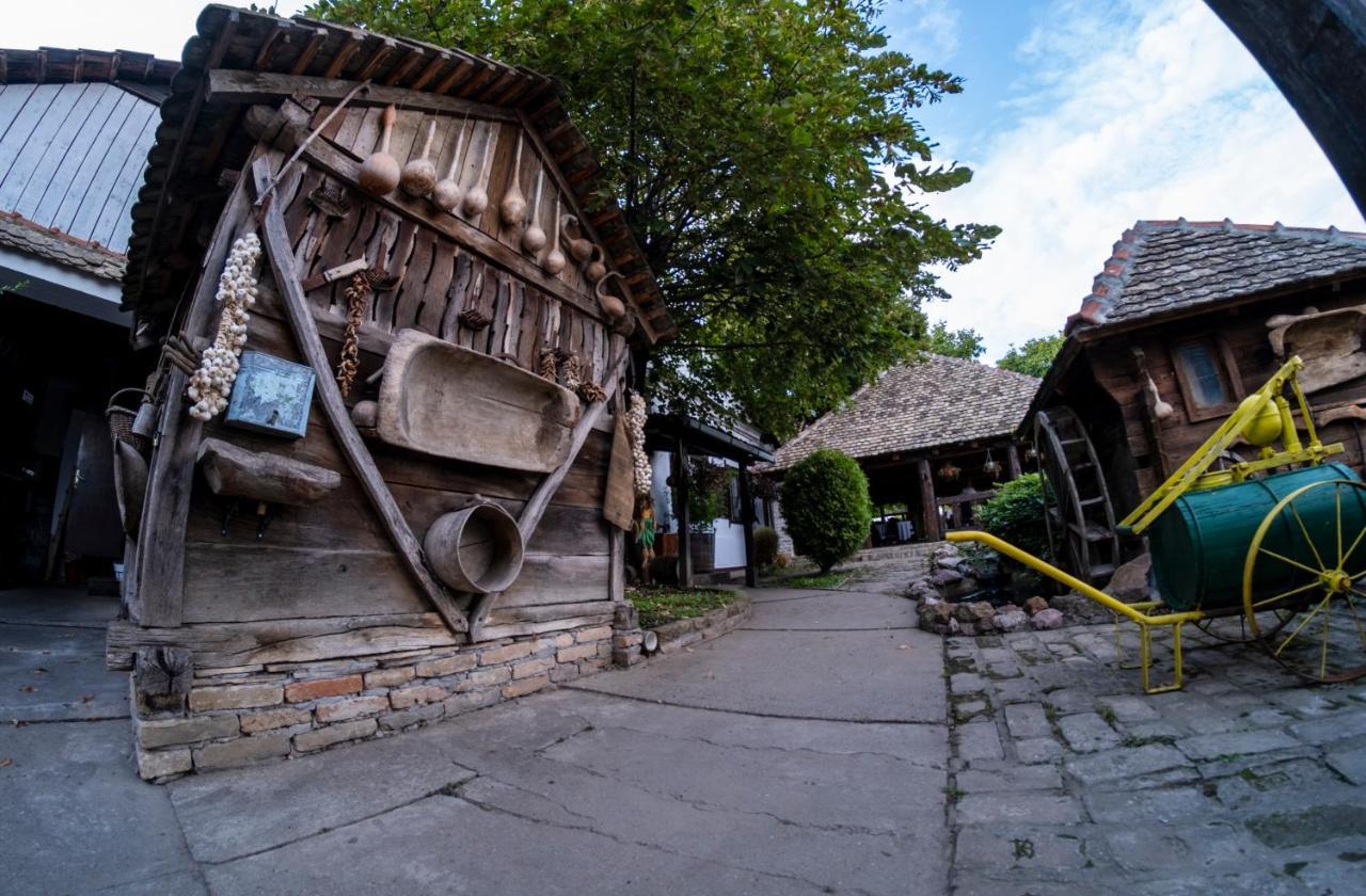 Petlov Salas Rooms Novi Sad Bagian luar foto