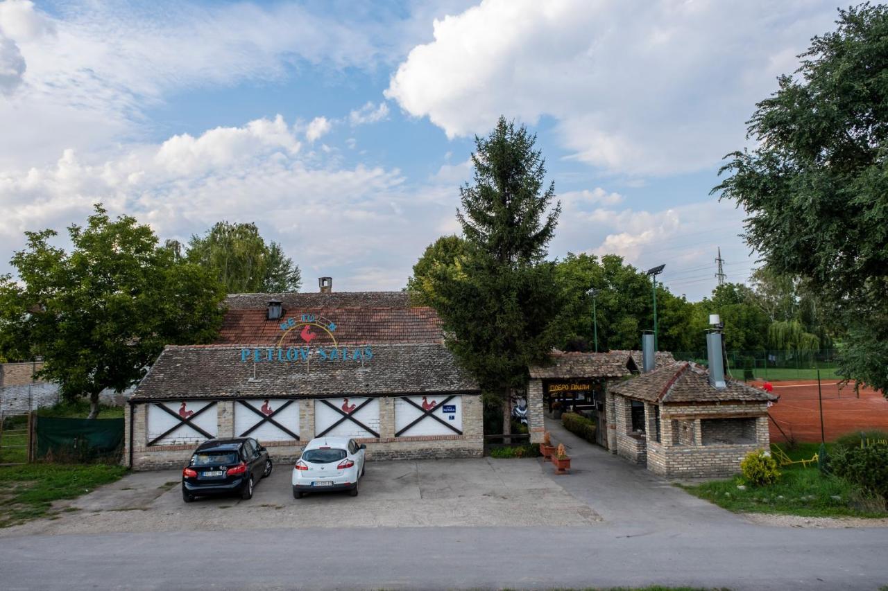 Petlov Salas Rooms Novi Sad Bagian luar foto